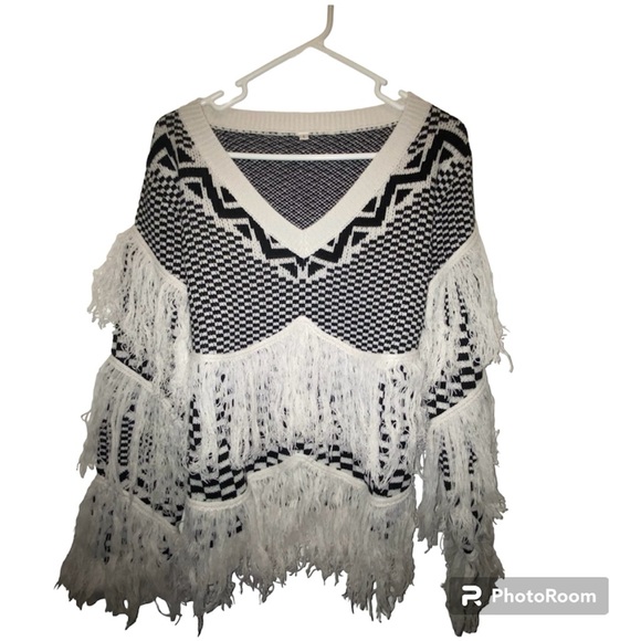 🆕Boho Black & White Checkered Fringe Sweater - Picture 2 of 8